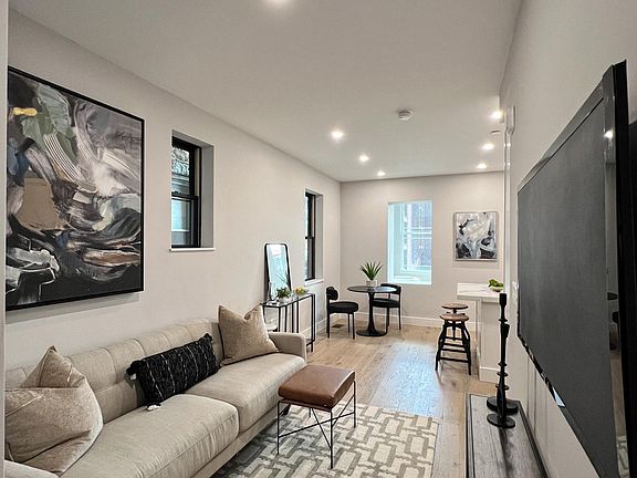 4th image of 169 Maverick St #1