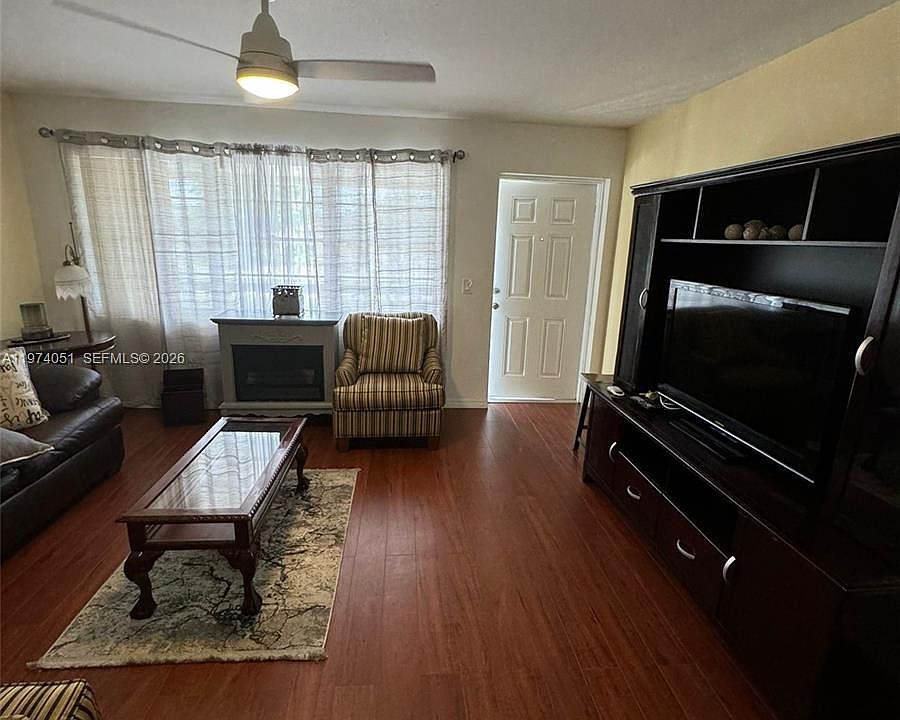 1st image of 221 Kent M #221