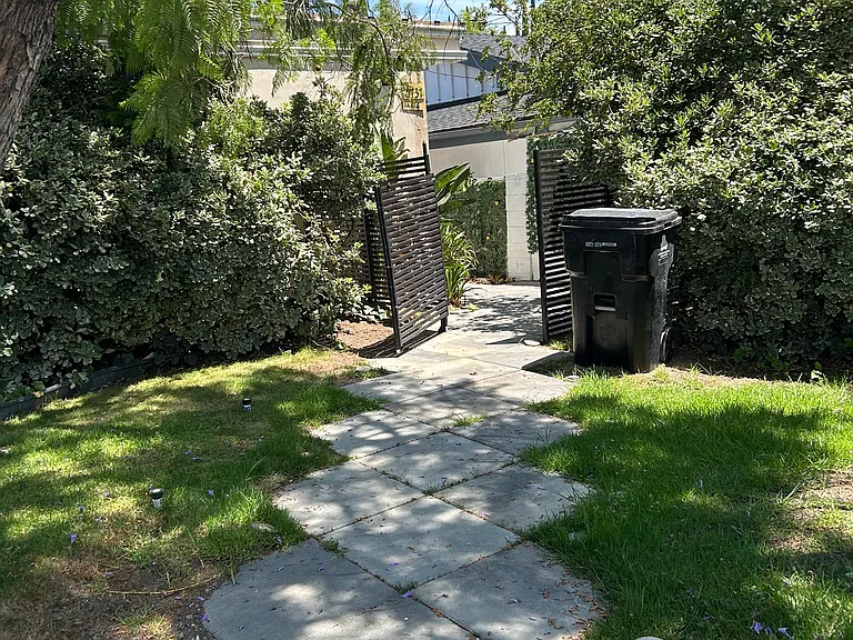 15737 1/4 Sutton St #1 — Photo 20