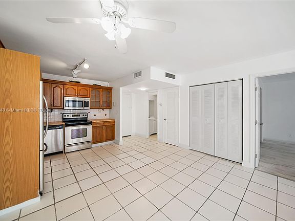 3rd image of 16710 NE 9th Ave APT 407