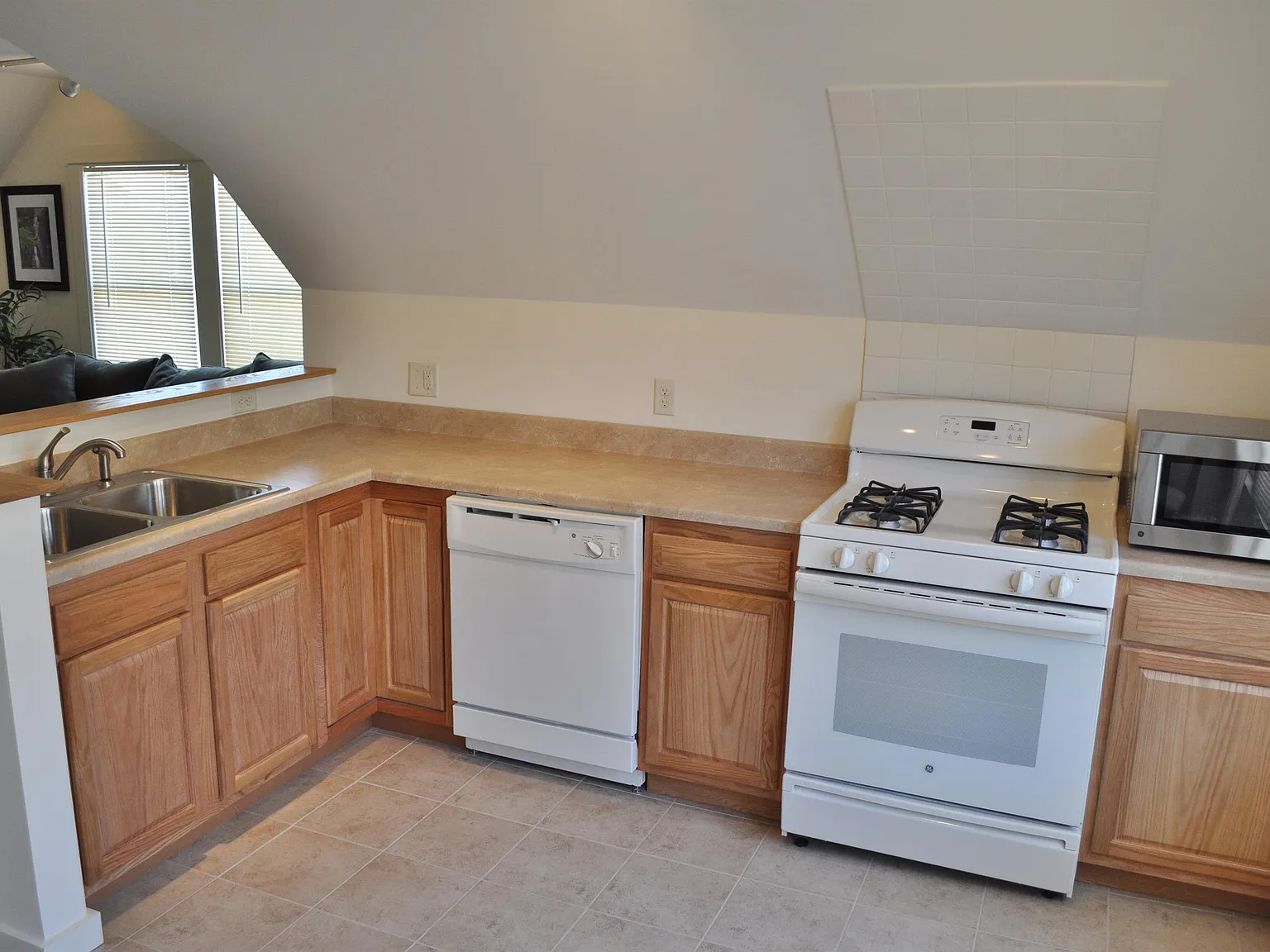 203 Williams Street - 6 — Photo 3