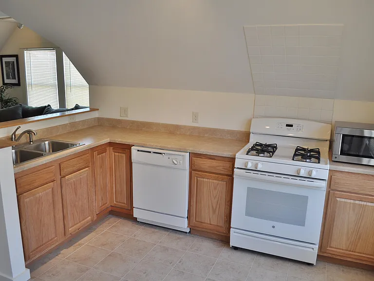 203 Williams St #6 — Photo 7