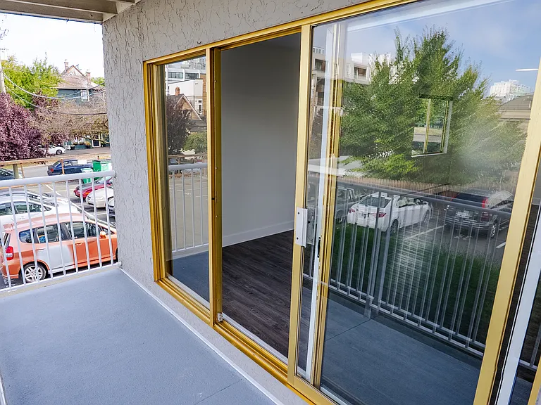 1144 Rockland Ave — Photo 22