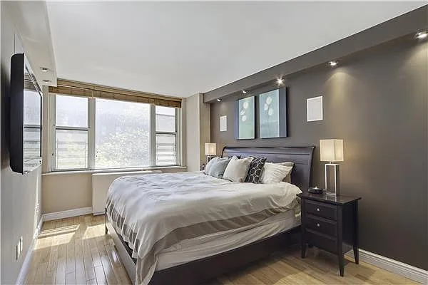 Sold by R New York | media 3