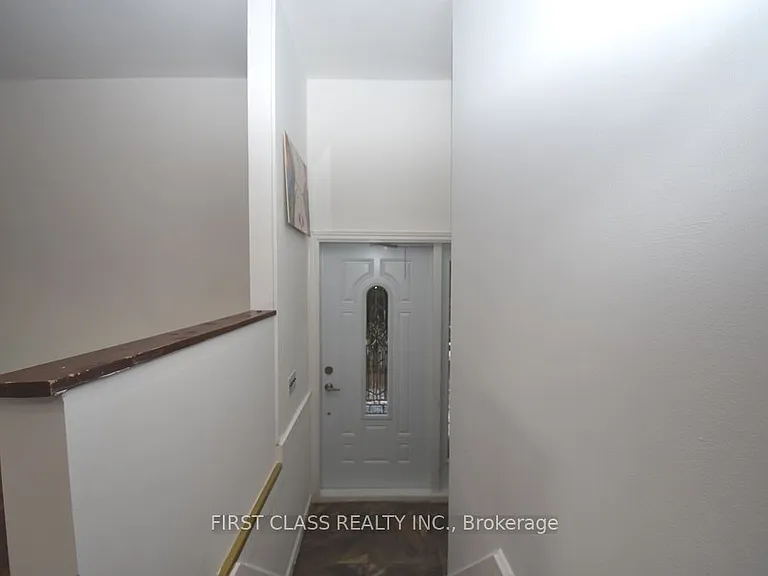 87 Vauxhall Dr — Photo 2