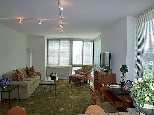 4th image of 1500 Lexington Ave APT 16B