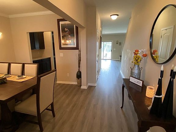 5th image of 1083 Pine Valley Dr