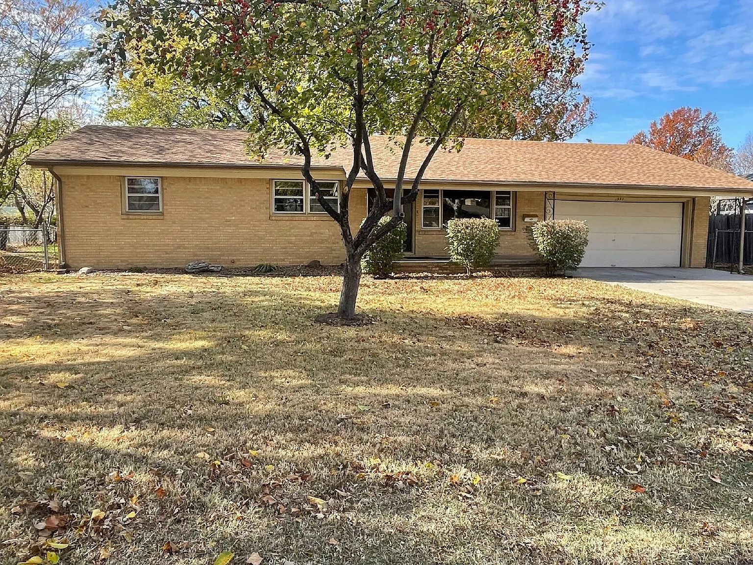 3 bed, 1.5 bath, 1247 sqft, $1,295 — Photo 2