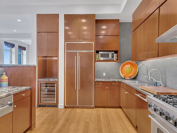 4th image of 252 7th Ave Penthouse O