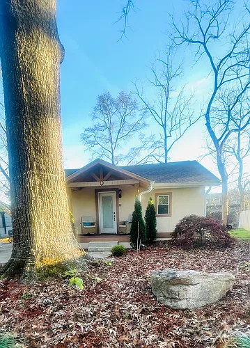 930 Maple St Photo 1