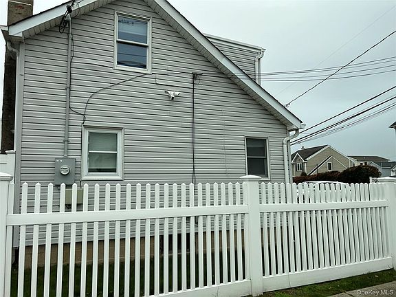 3rd image of 100 Clubhouse Road