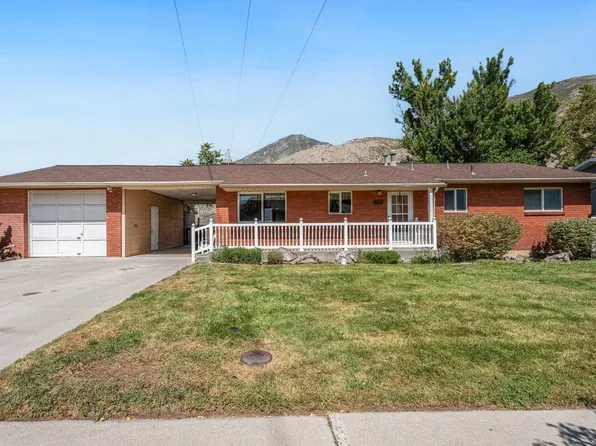 1079 E Hillcrest Dr, Springville, UT 84663