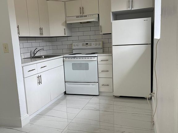 2nd image of 2319 Farragut St APT 2