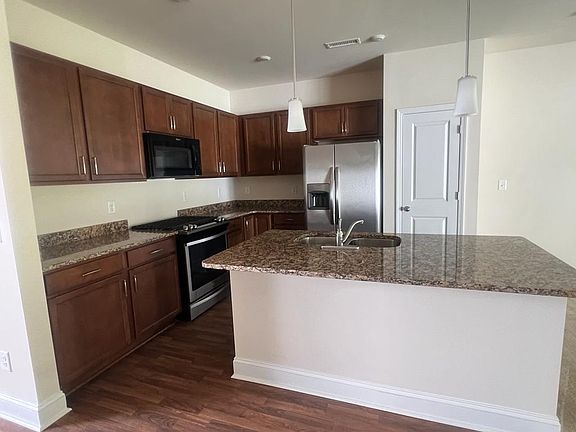 5th image of 364 White Oak Ridge Dr