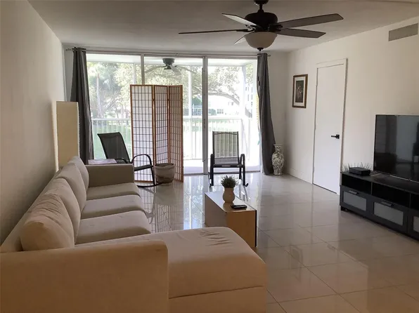 2600 S Course Dr APT 203, Pompano Beach, FL 33069
