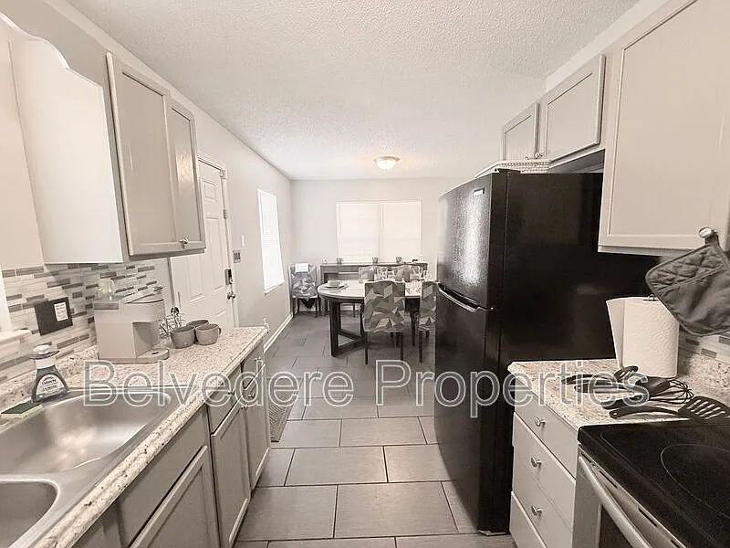 3 bed, 2.0 bath, 1040 sqft, $2,800 — Photo 4