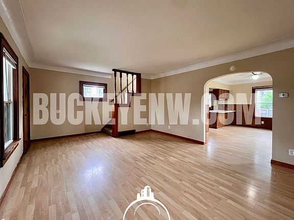 3rd image of 1233 Halstead St