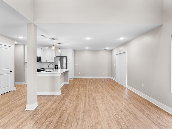 2nd image of 2755 Amelia Ln