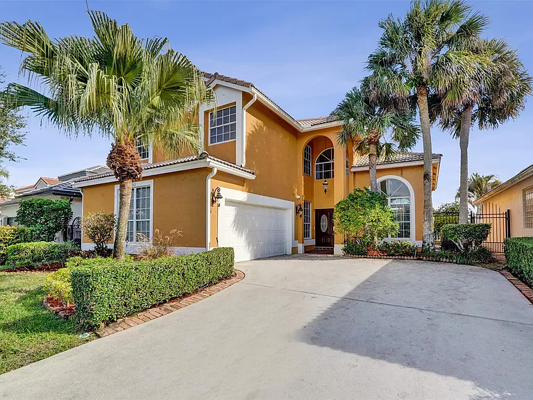 10902 Tamoron Ln — Photo 2