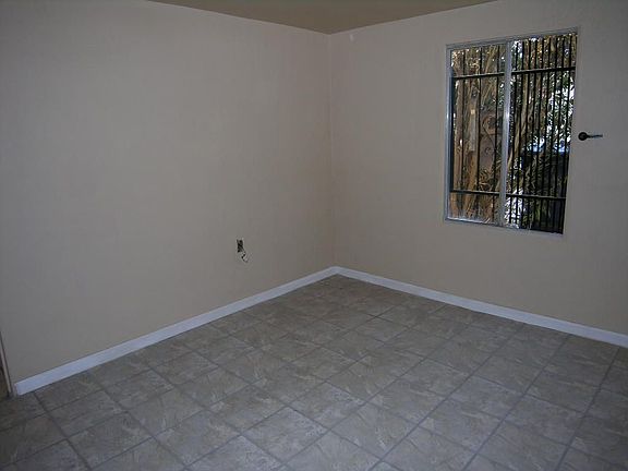 4th image of 701 W 1st Pl