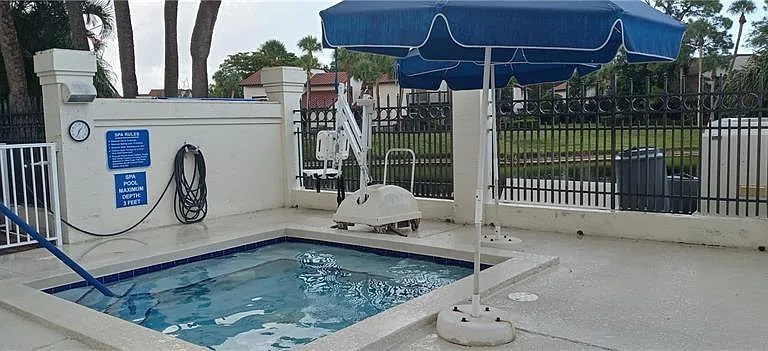 5801 Coach House Cir #B — Photo 37