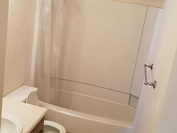 3rd image of 2867 Villa Woods Cir