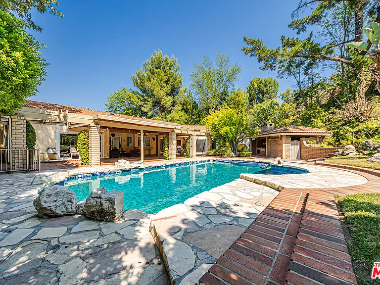 18022 Lake Encino Dr — Photo 32