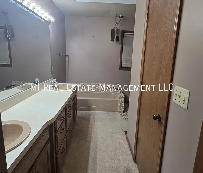 1268 Oakhampton Rd — Photo 8