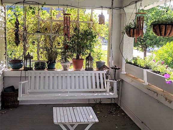 4th image of 421 E 23rd St