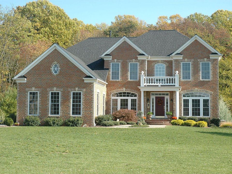 Stunning 5BR, 3.5BA in Concord Twsp Brandywine Forest community!