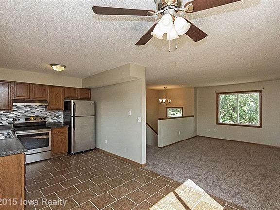 5th image of 401 2nd St SE