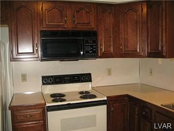 3rd image of 3236 Oakland Square Dr
