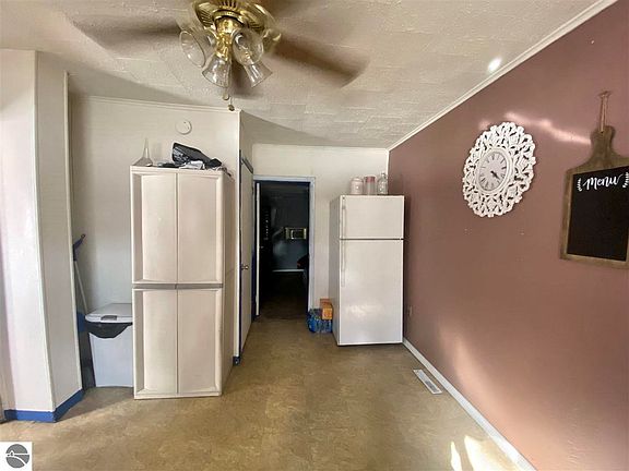 2nd image of 108 W Dresden St