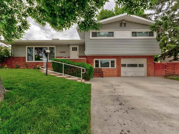 2806 Arrowhead Dr, Rapid City, SD 57702