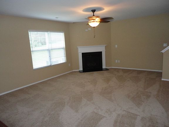 2nd image of 808 Willow Creek Dr