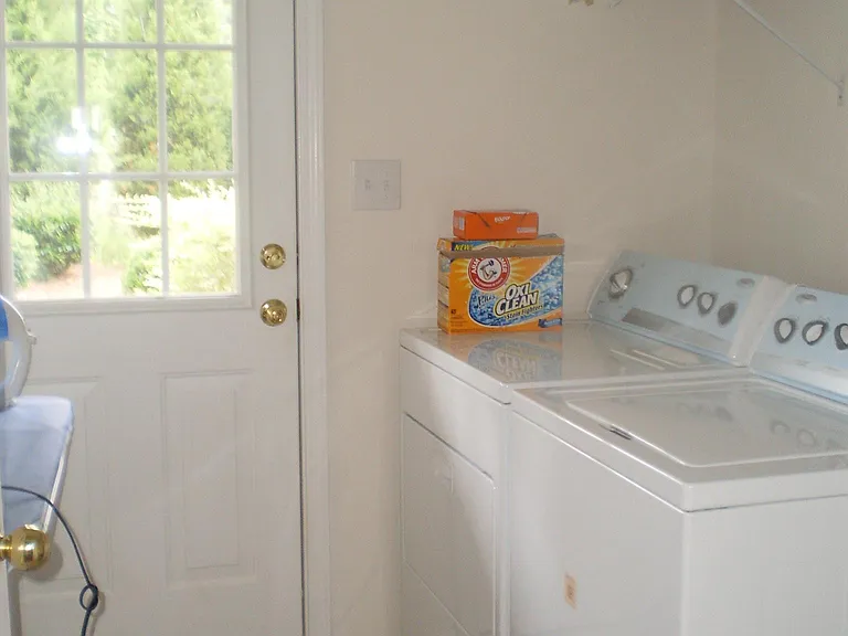 143 Madison Square Ln — Photo 6