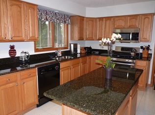 32572 Liparoto Dr, Rockwood, MI 48173