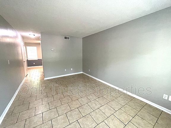 4th image of 406 Crestview Dr APT C