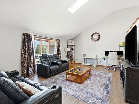 5th image of 6512 Ravenwood Ave