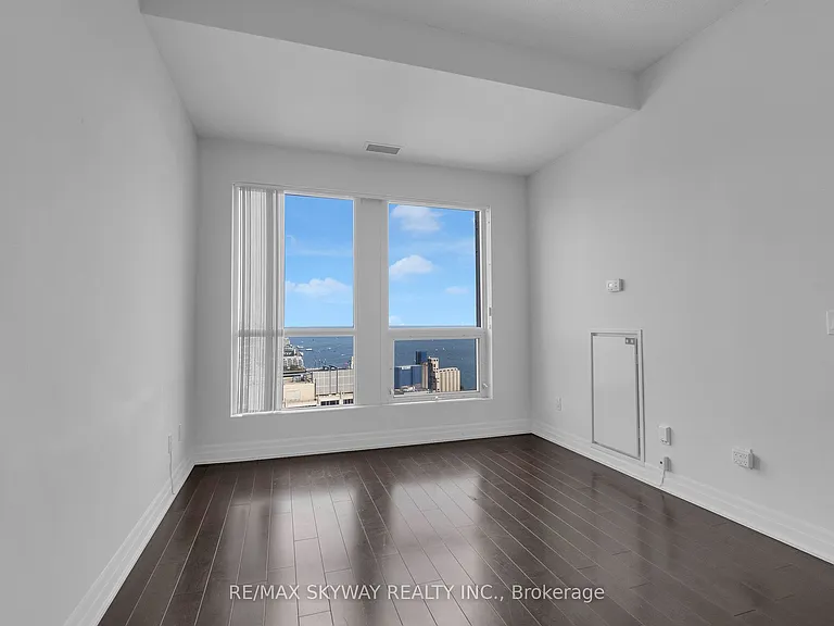 628 Fleet St #LPH03 — Photo 17