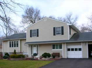 14 Birmingham Dr, Manalapan, NJ