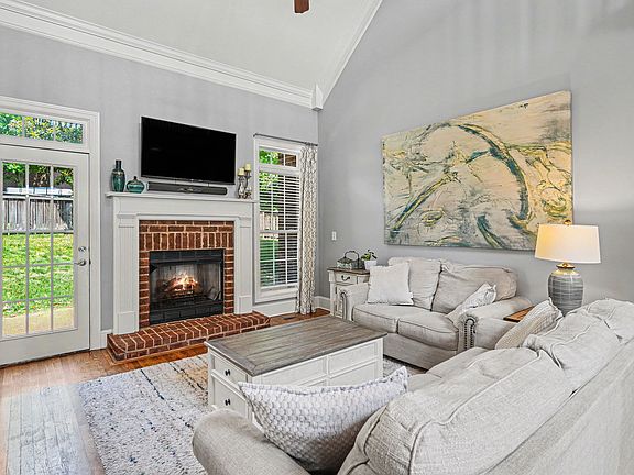 5th image of 625 Palisades Ct