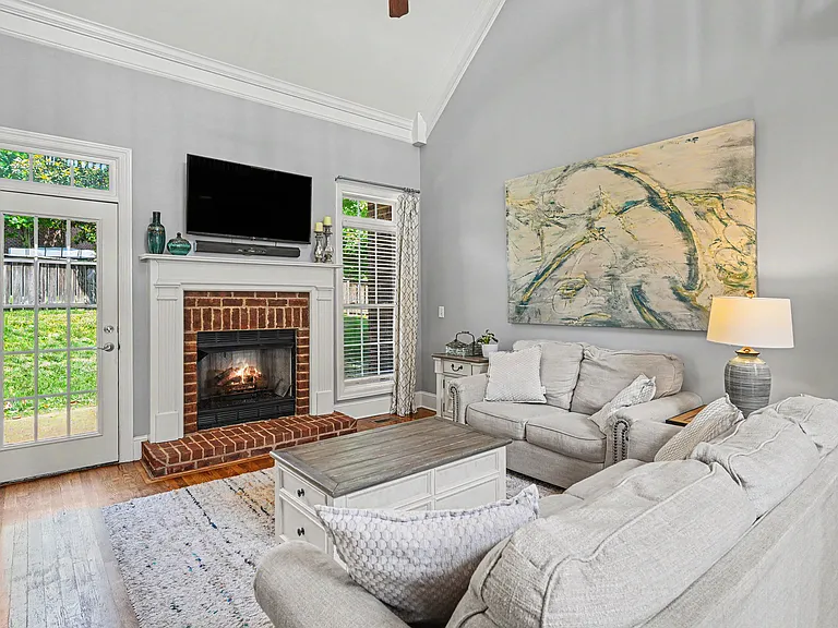 625 Palisades Ct — Photo 5