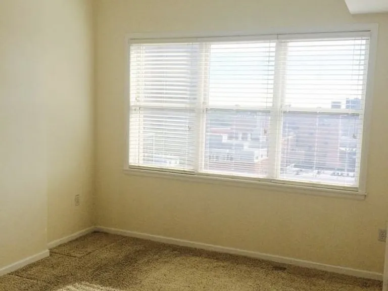 1950 N Logan St #907 — Photo 8