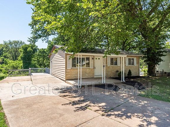 2nd image of 20 Ville Donna Ct