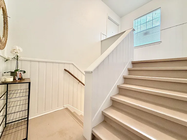 2126 Banks St #2 — Photo 10