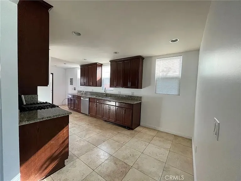 4802 8th Ave #4802 — Photo 3