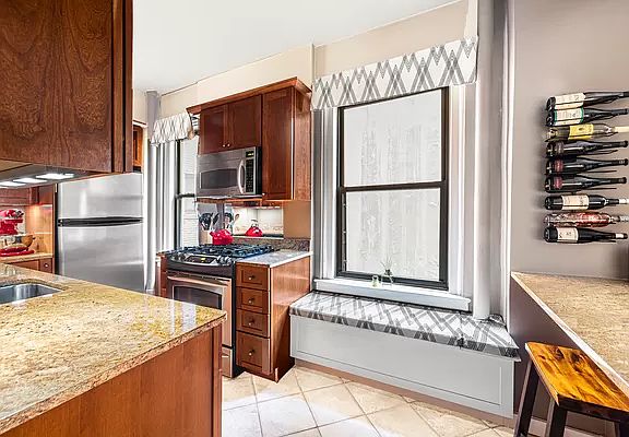 3rd image of 317 W 87th St APT 2C