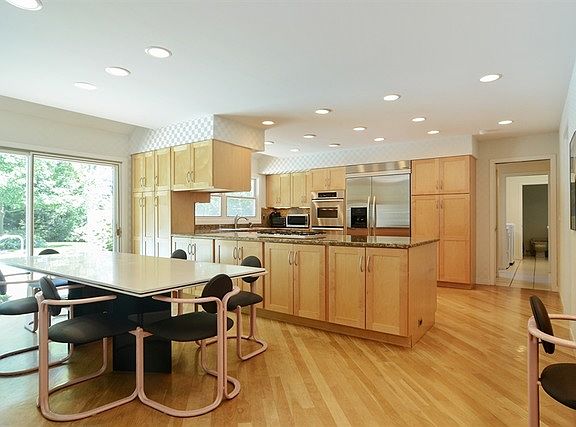 3rd image of 1959 Burr Oak Ln