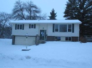 992 Jorgenson St SE, Hutchinson, MN 55350